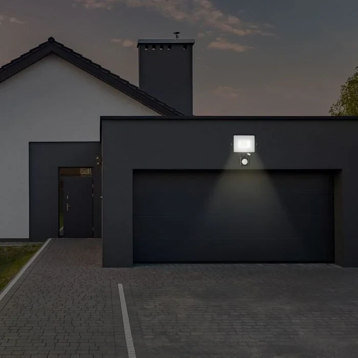 LED Breedstraler met Bewegingssensor, 20W, 6400K Wit, 1600lm, IP65, Zwart